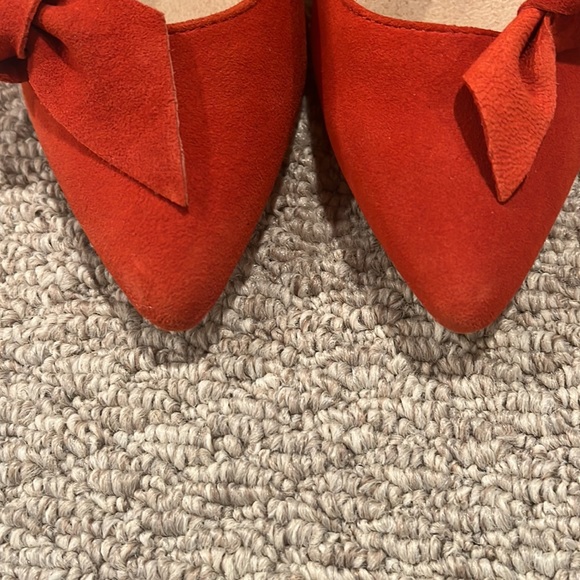 Colin Stuart red suede heels, size 7.5 with removable/moveable bow NEW! - Picture 4 of 7